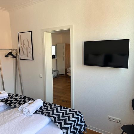 Stylisches Apartment Mit Grossem Tageslichbad Am Marktplatz Leonberg Exterior foto