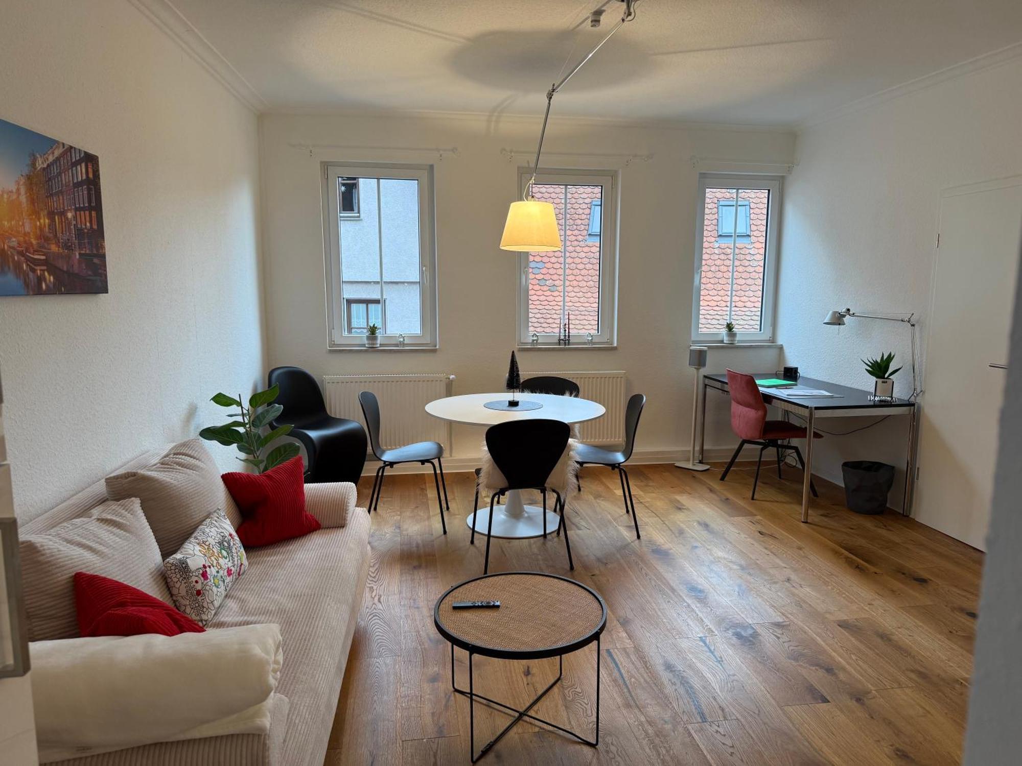 Stylisches Apartment Mit Grossem Tageslichbad Am Marktplatz Leonberg Exterior foto