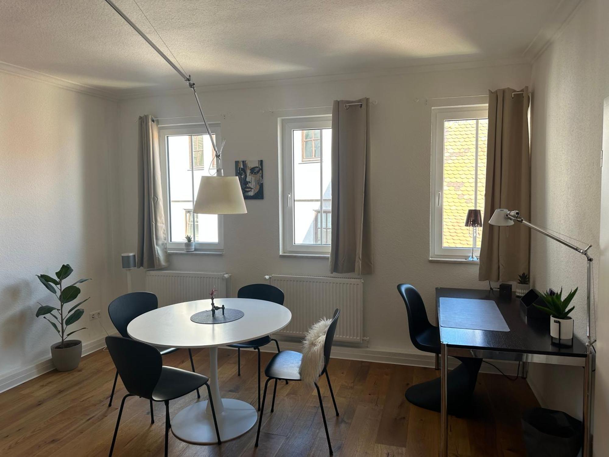 Stylisches Apartment Mit Grossem Tageslichbad Am Marktplatz Leonberg Exterior foto